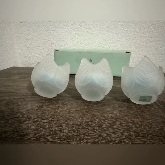PartyLite Frosted Lotus Blossom Trio Votive/Tealight Candle Holder (NWT). - Picture 5 of 5